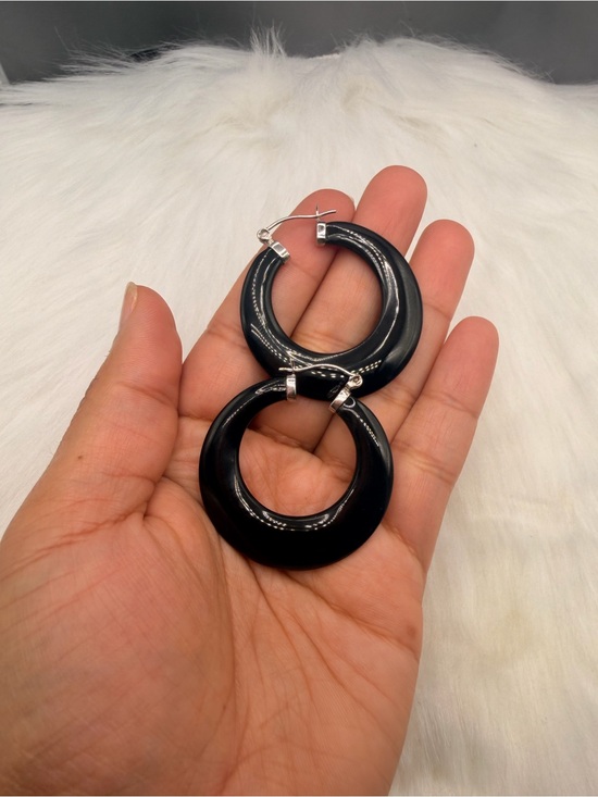Jewelry - 925 Sterling Silver Big Onyx Hoops Earrings.